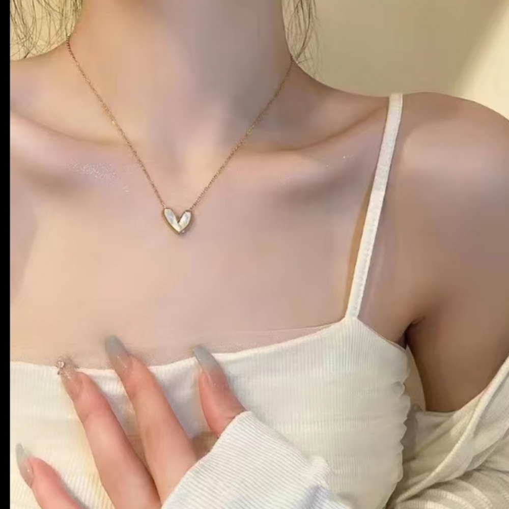 White Heart Gold Pendant Necklace - Picture 4 of 7
